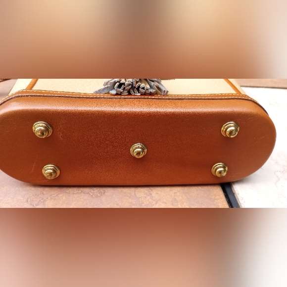 Vintage Dooney & Bourke Dover Drawstring Case Shoulder Crossbody Bag Cream - Picture 7 of 16